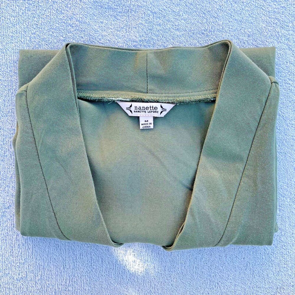 NANETTE LEPORE Blouse Women's Medium Green Sleeveless Short Tunic Top V-Neck - Picture 11 of 12